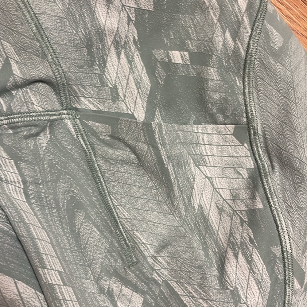 lululemon athletica sage green patterned leggings size 6 - Picture 8 of 8